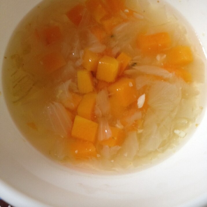 離乳食☆人参と玉ねぎのコンソメスープ